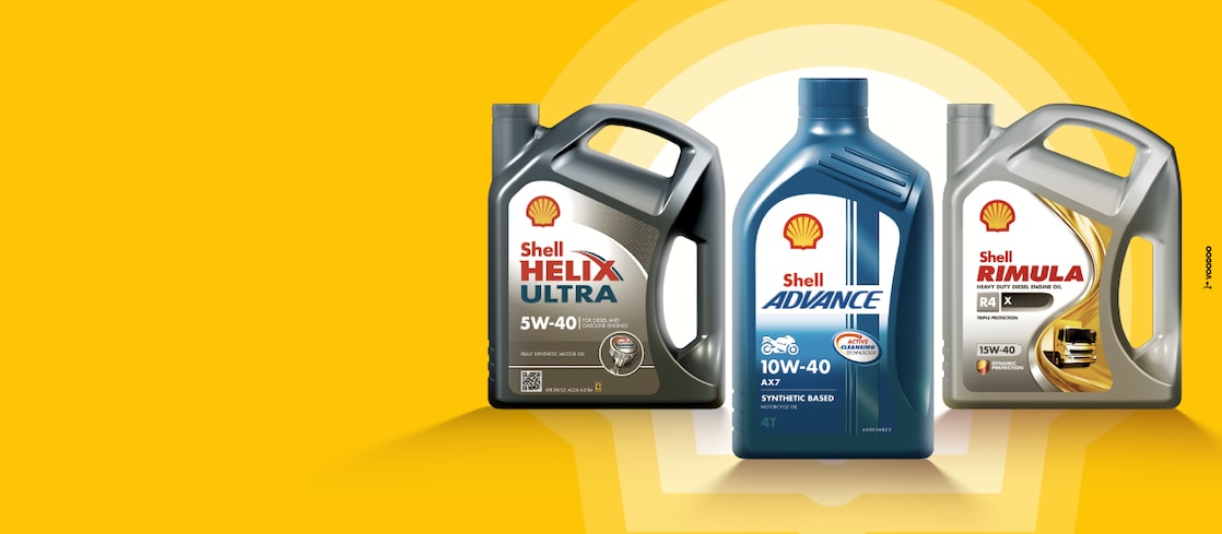 Trois bidons d'huile moteur Shell — Helix Ultra 5W-40, Advance 10W-40 et Rimula R4 X 15W-40 — présentés sur un fond jaune avec le logo Shell.