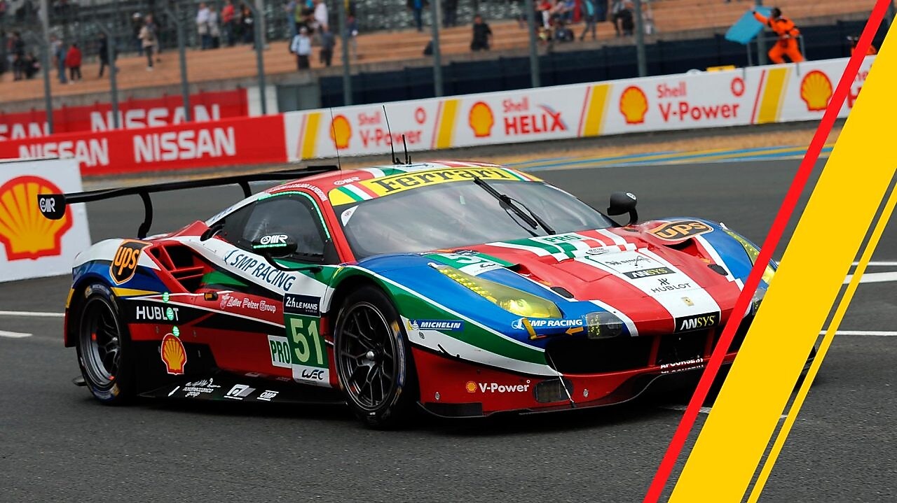 Ferrari 488 GTE numéro 51 aux couleurs de l'équipe AF Corse sur le circuit des 24 Heures du Mans, avec publicités Shell et Nissan en arrière-plan